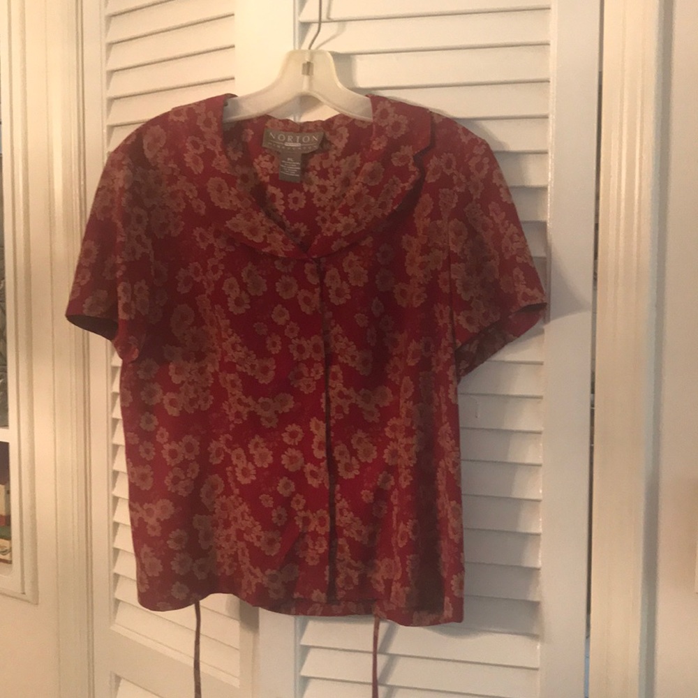 Vintage blouse  with flower detail.